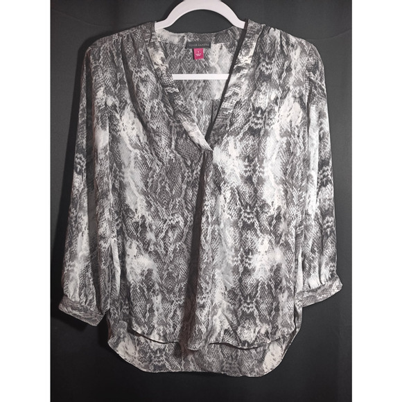 Vince Camuto Tops - Vince Camuto Women’s Small Python Print V‑Neck Pullover Blouse 3/4 Sleeve Top